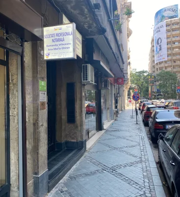 Consultanță juridică oferită clienților la biroul notarial București